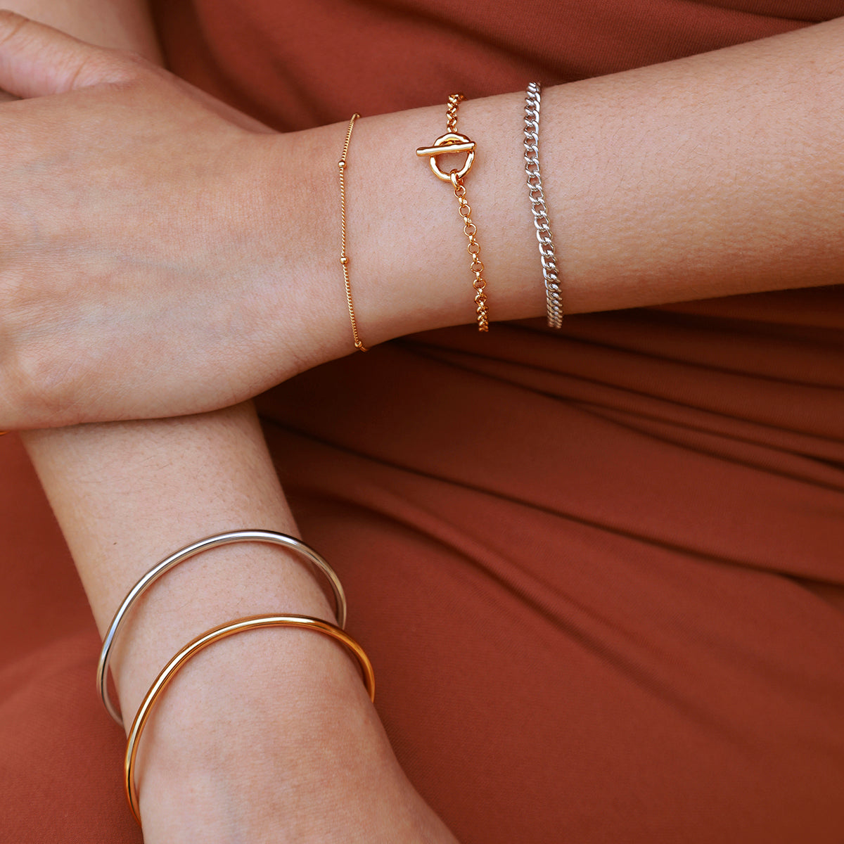 Essential gold-colored beaded bracelet