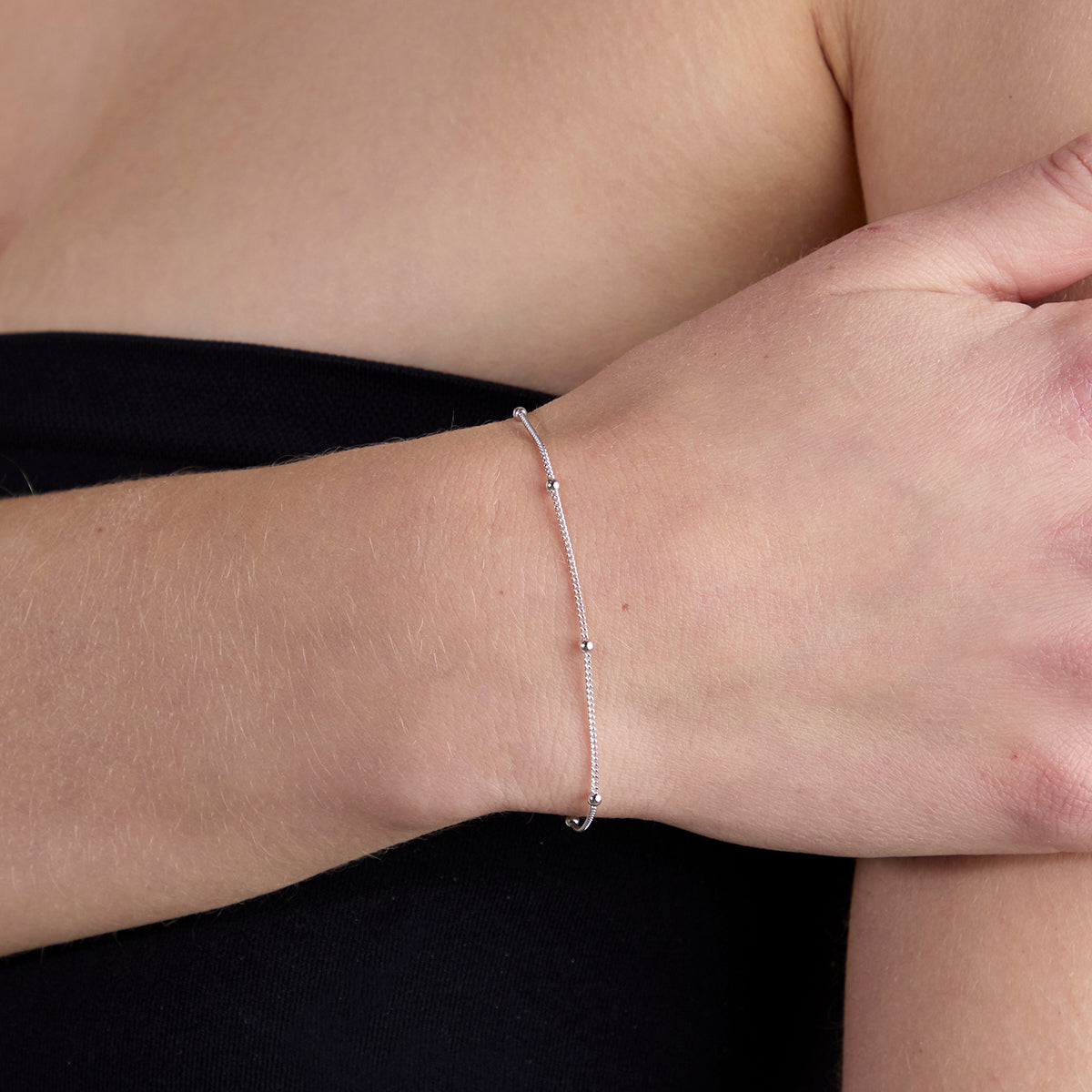Essential bracelet with silver-colored beads