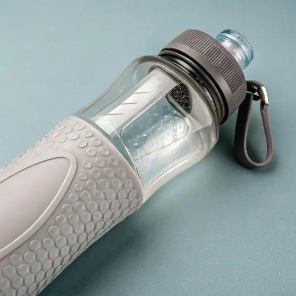 Przenośna butelka na wodę do podróży